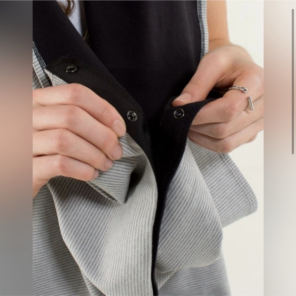 A set of 2 Convertible Lululemon and Ivivva Scarfs - Picture 12 of 12